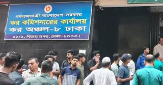 সেগুনবাগিচায় কর কমিশনের ভবনে আগুন; ফায়ারের ৬ ইউনিটের চেষ্টায় নিয়ন্ত্রণে